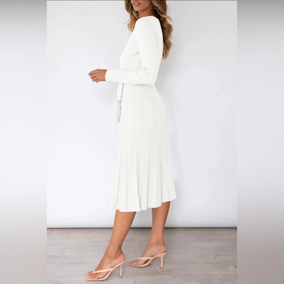 WOMEN’S white knit wrap dress with pleats M NWOT - Picture 2 of 10